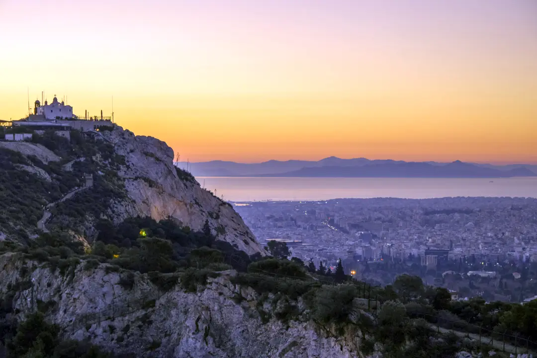 Zachód słońca na wzgórzu likavitos